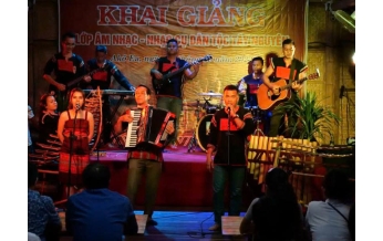 Khai Giảng Lớp Nhạc Cụ Ako-Ea