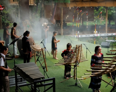 Nhạc cụ âm nhạc dân gian và hiện đại