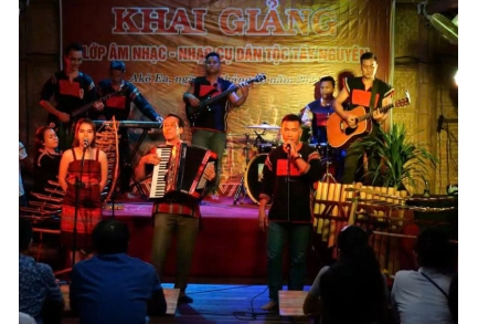 Khai Giảng Lớp Nhạc Cụ Ako-Ea